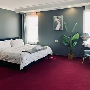 Old 300 Inviting Studio #402 With Ac Hotel